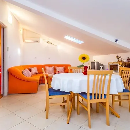 Apartment Milka Medulin